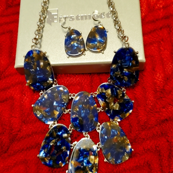 Necklace set; beautiful royal blue with silver backing. - Picture 4 of 4